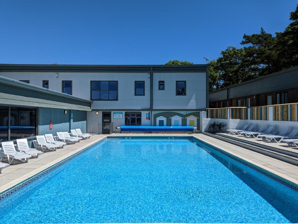 Newlands Holidays Bridport Exteriör bild
